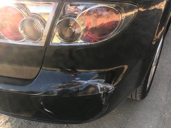 Αναζητεί τον υπεύθυνο για το χτύπημα στο αυτοκίνητό του