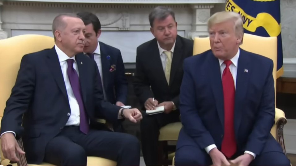 Μέτωπο με το Fox News άνοιξε η Άγκυρα για τη μετάφραση της συνέντευξης Ερντογάν, λίγο πριν τη συνάντηση με τον Τραμπ