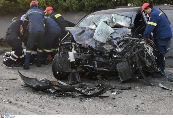 Άμορφη μάζα το αυτοκίνητο της 25χρονης κοπέλας που σκοτώθηκε στο Κιάτο - Σοκάρουν οι φωτογραφίες από το θανατηφόρο τροχαίο