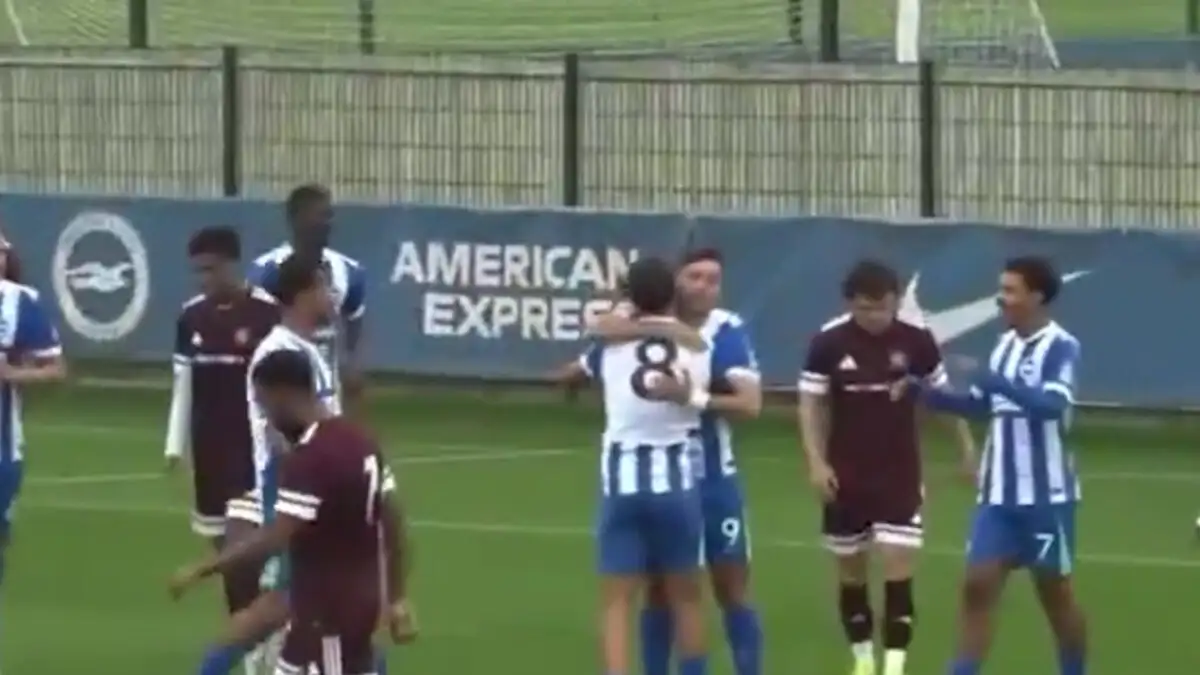 Ο Στέφανος Τζίμας πέτυχε δυο γκολ με την Μπράιτον – Βασικός και ο Μπάμπης Κωστούλας