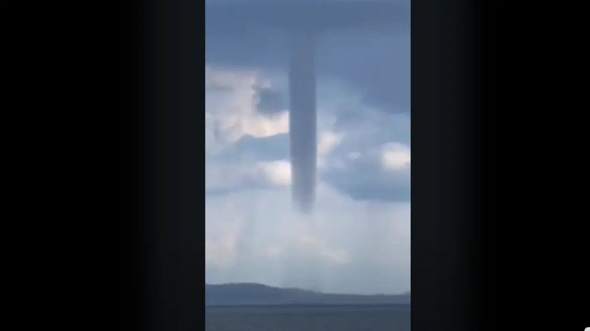 Βίντεο: Εντυπωσιακός υδροστρόβιλος στη Χαλκιδική