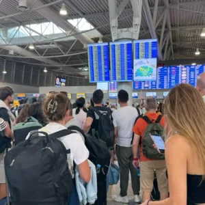 Ακυρώνονται 45 πτήσεις σήμερα από το «Ελ. Βενιζέλος» λόγω των εξελίξεων στη Μέση Ανατολή