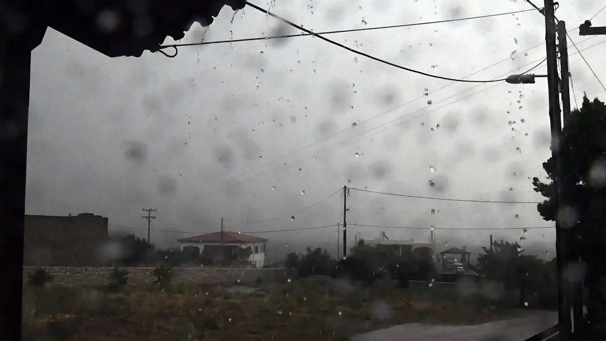 Καιρός: Έκτακτο δελτίο επικίνδυνων καιρικών φαινομένων από την ΕΜΥ – Πού και πότε θα χτυπήσουν ισχυρές βροχές και καταιγίδες