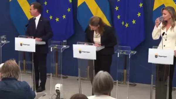 Η υπουργός Υγείας της Σουηδίας κατέρρευσε on air στην πρώτη της συνέντευξη Τύπου - Δείτε βίντεο