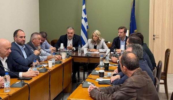 Αντιπροσωπεία του ΠΑΣΟΚ-ΚΙΝΑΛ στο Επιμελητήριο Φθιώτιδας