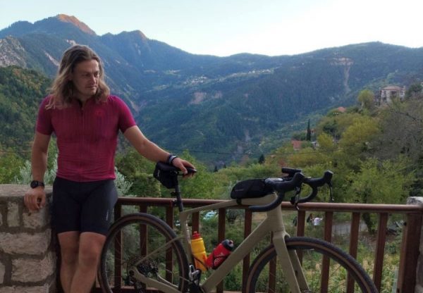 Ο Γρηγόρης Τσαλαφούτας ταξίδεψε με το ποδήλατό του από το Λαύριο στη Χελιδόνα Ευρυτανίας!