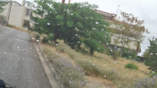 Ζητούμε πεζοδρόμια στον Αφανό