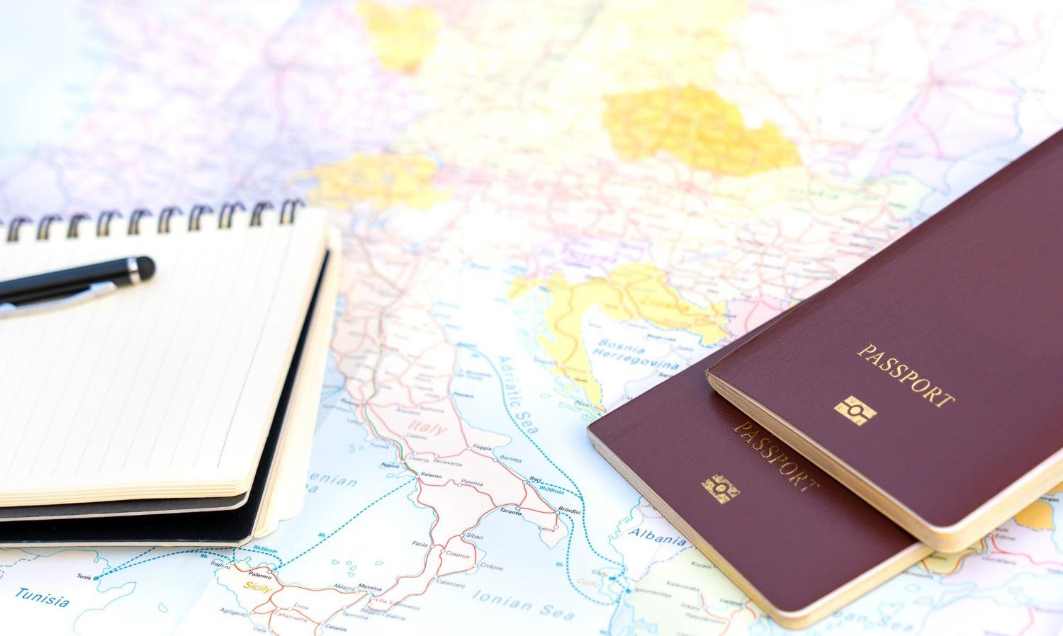 Στην 6η θέση με τα πιο ισχυρά διαβατήρια στον κόσμο για το 2025 η Ελλάδα - Οι ΗΠΑ εκτός Top-10