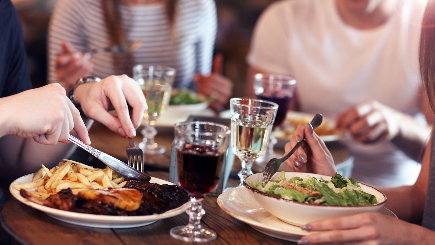 ΑΑΔΕ: Οι πρωταθλήτριες περιοχές στην φοροδιαφυγή – Το εστιατόριο που εξαφάνισε αποδείξεις 18.500 ευρώ