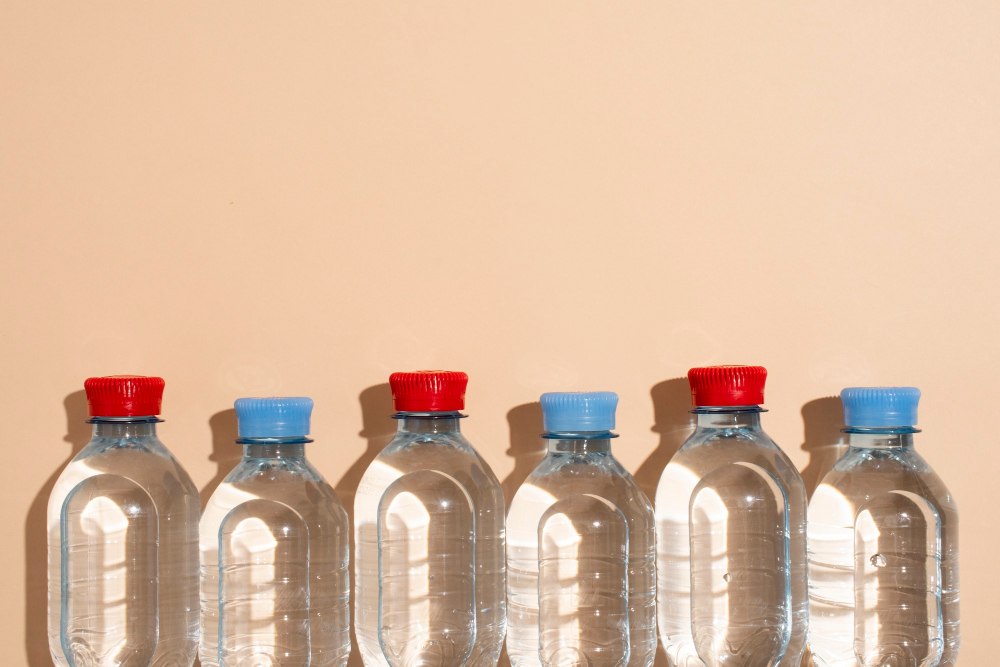 Ειδικοί διευκρινίζουν πόσο χρόνο είναι ασφαλές να πίνουμε νερό από το ίδιο μπουκάλι