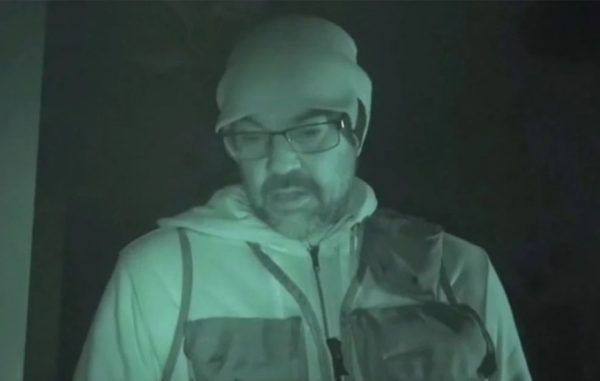 Η στιγμή που παρουσιαστής μαθαίνει κατά τη διάρκεια της εκπομπής ότι η σύζυγός του είχε δώσει εντολή να τον δολοφονήσουν