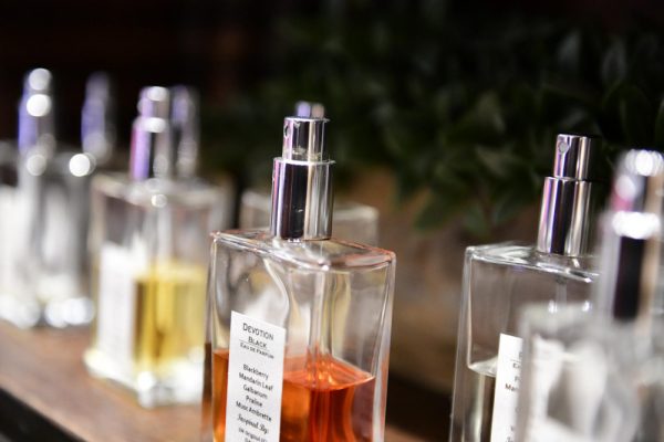 Το κατάστημα αρωμάτων & καλλυντικών REFAN στη Λαμία αναζητά πωλήτρια