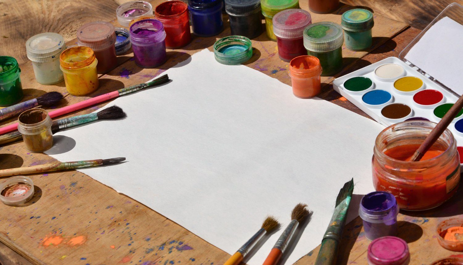 Πρόγραμμα μαθημάτων των Εικαστικών Εργαστηρίων  του Δήμου Λαμιέων