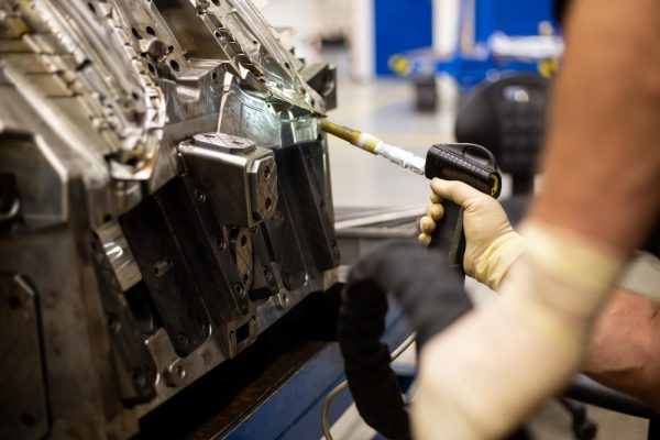 Η "STR POWER GROUP" αναζητά λιπαντή