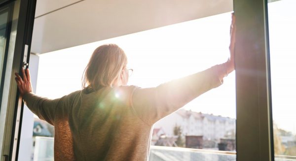 Γιατί είναι σημαντικό να αερίζετε καλά το σπίτι σας, ειδικά όταν κάνει κρύο;