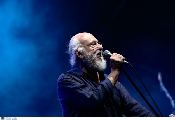 Διονύσης Σαββόπουλος: Τα τραγούδια που σημάδεψαν γενιές και εποχές – Από τη «Συννεφούλα» μέχρι το «Σου μιλώ και κοκκινίζεις»