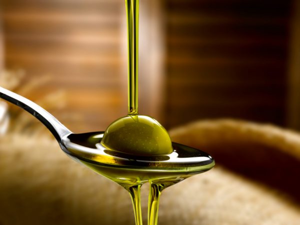 Συνελήφθησαν δύο άτομα στο Καματερό για εμπορία ελαιολάδου αμφίβολης προέλευσης