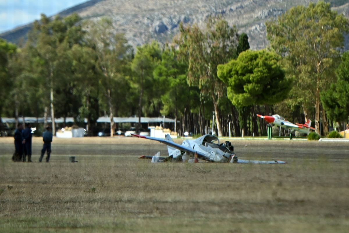 Πώς έγινε το ατύχημα με το εκπαιδευτικό αεροσκάφος στο Τατόι - Στο νοσοκομείο οι δύο πιλότοι