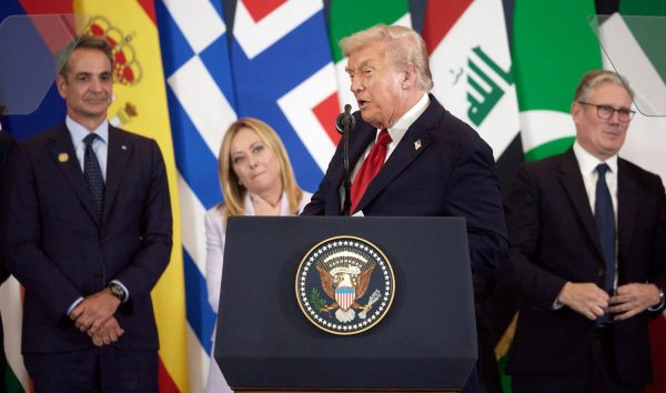 «Επιτέλους ειρήνη!»: Στο Σαρμ ελ Σέιχ σφραγίστηκε το τέλος του πολέμου στη Γάζα και ο Τραμπ έδρεψε τις δάφνες του - Τα αγκάθια της επόμενης μέρας