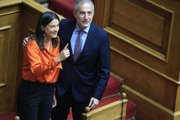 Ψηφίστηκε στη Βουλή το εργασιακό νομοσχέδιο – Τι προβλέπει για το 13ωρο