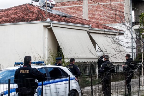 «Τη σκότωσα γιατί με κακοποιούσε ψυχολογικά και σωματικά» λέει ο 18χρονος που έπνιξε τη μητέρα του στα Τρίκαλα