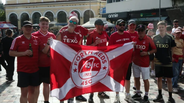 Βόλτα στο κέντρο της Αθήνας έκαναν οι οπαδοί της Αμπερντίν πριν το ματς με την ΑΕΚ - Δείτε φωτογραφίες