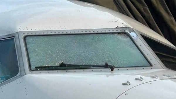 ΗΠΑ: Τρόμος σε πτήση της United Airlines - Εσπασε το παρμπρίζ του αεροπλάνου στα 36.000 πόδια και τραυμάτισε τον πιλότο