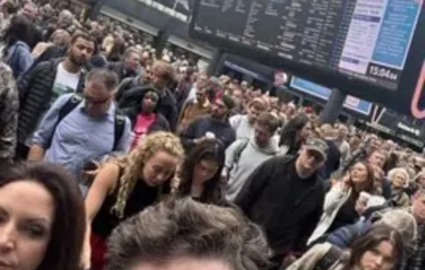 Συναγερμός στη Βρετανία: Εκκενώθηκε σταθμός τρένου στο Λονδίνο λόγω ύποπτου αντικειμένου