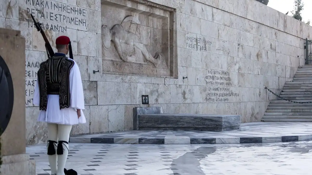 Δημοσκόπηση Pulse: Στο 15,5% το προβάδισμα της ΝΔ – Διχασμένοι οι πολίτες για το μνημείο του Άγνωστου Στρατιώτη