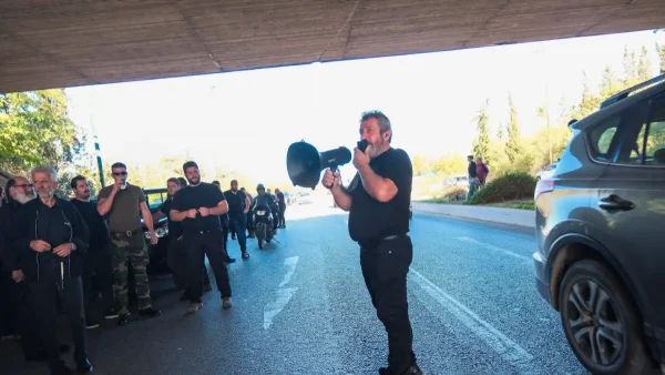 Κρήτη: Αγρότες και κτηνοτρόφοι απέκλεισαν τον ΒΟΑΚ σε Χανιά και Ηράκλειο