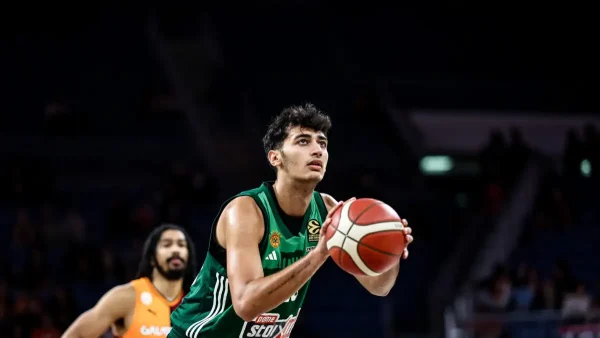 Παναθηναϊκός: Ο Αλέξανδρος Σαμοντούροφ υπέστη κάταγμα στο δάχτυλο του δεξιού του χεριού