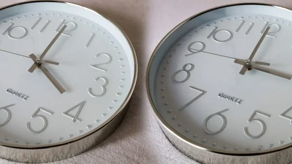 Αλλαγή ώρας 2025: Την Κυριακή 26 Οκτωβρίου τα ρολόγια γυρνούν μία ώρα πίσω