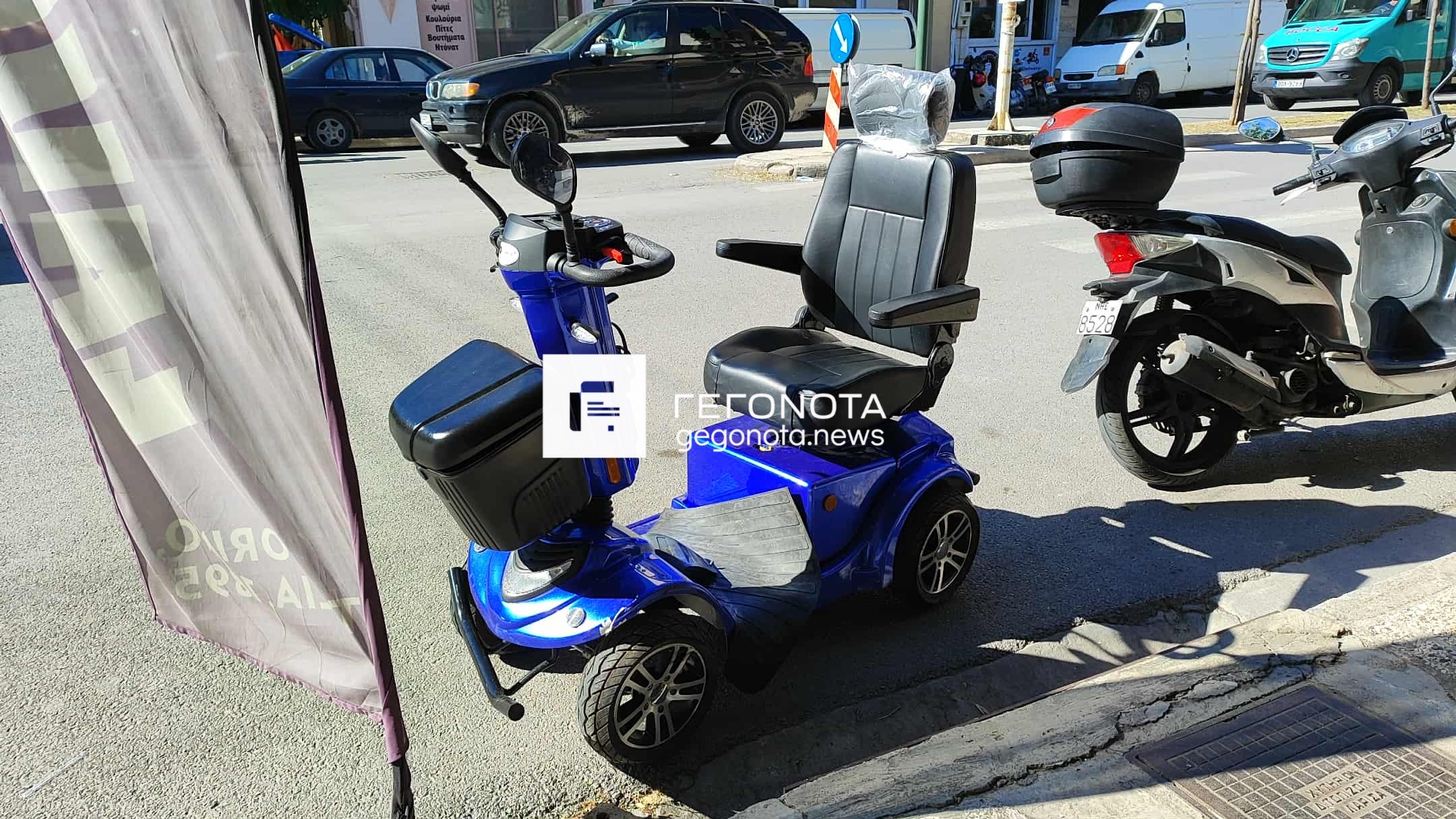 Μοτοσυκλέτα παρέσυρε άνδρα σε αναπηρικό αμαξίδιο!