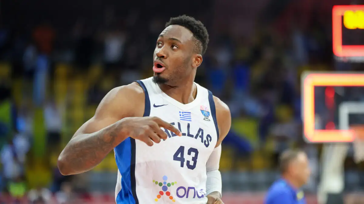 Θανάσης Αντετοκούνμπο: «Ο Βασίλης Σπανούλης μας έδωσε κίνητρο στην Εθνική μπάσκετ, είναι ευλογία να αγωνίζομαι στην ίδια ομάδα με τα αδέρφια μου»