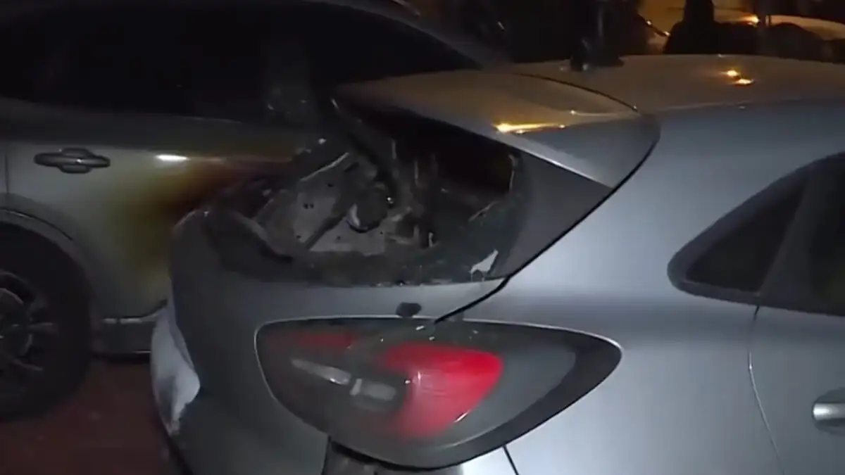 Πυρκαγιά σε αντιπροσωπεία αυτοκινήτων στο Πολύγωνο