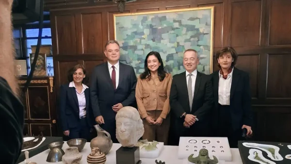 Υπουργείο Πολιτισμού: 29 αρχαιότητες επιστρέφουν από τη Νέα Υόρκη στην Ελλάδα – Ο ρόλος του Ελληνοαμερικανού εισαγγελέα, Matthew Bogdanos