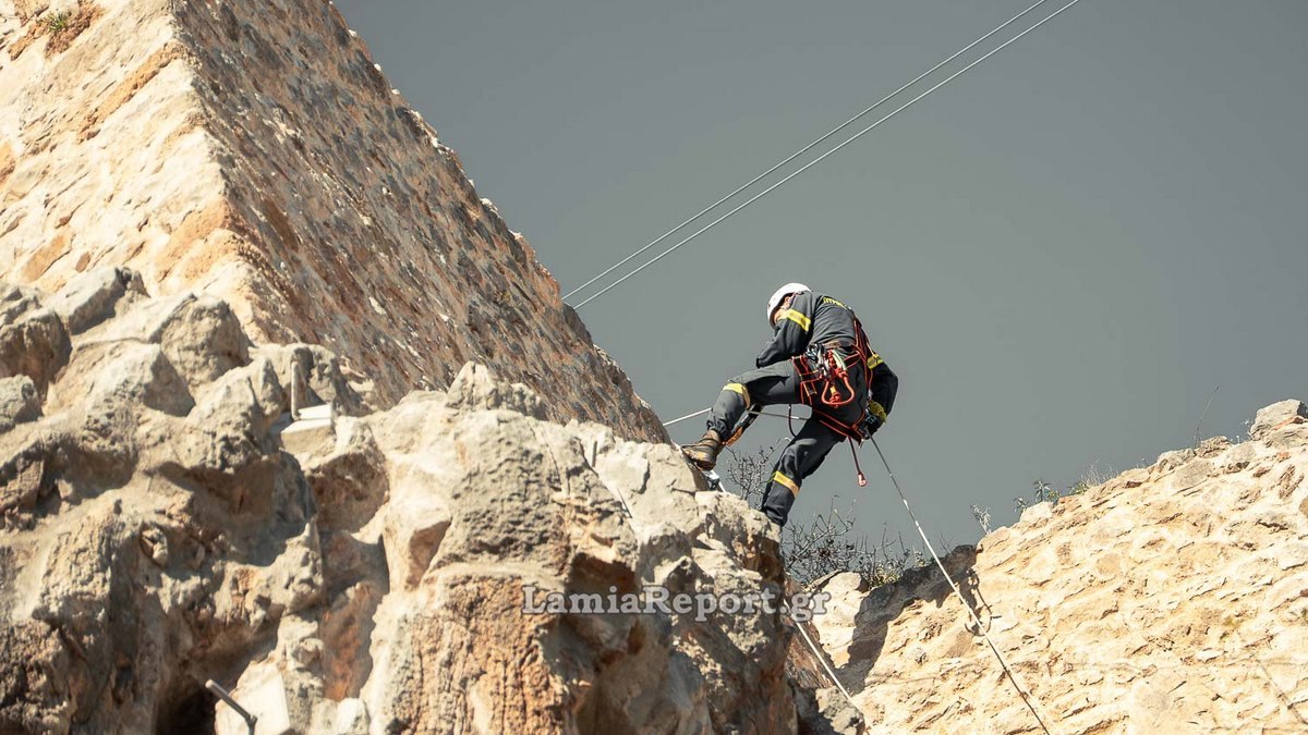 7η ΕΜΑΚ: Διάσωση άνδρα που έπεσε από ύψος 5 μέτρων στο Κάστρο Λαμίας - Δείτε εικόνες
