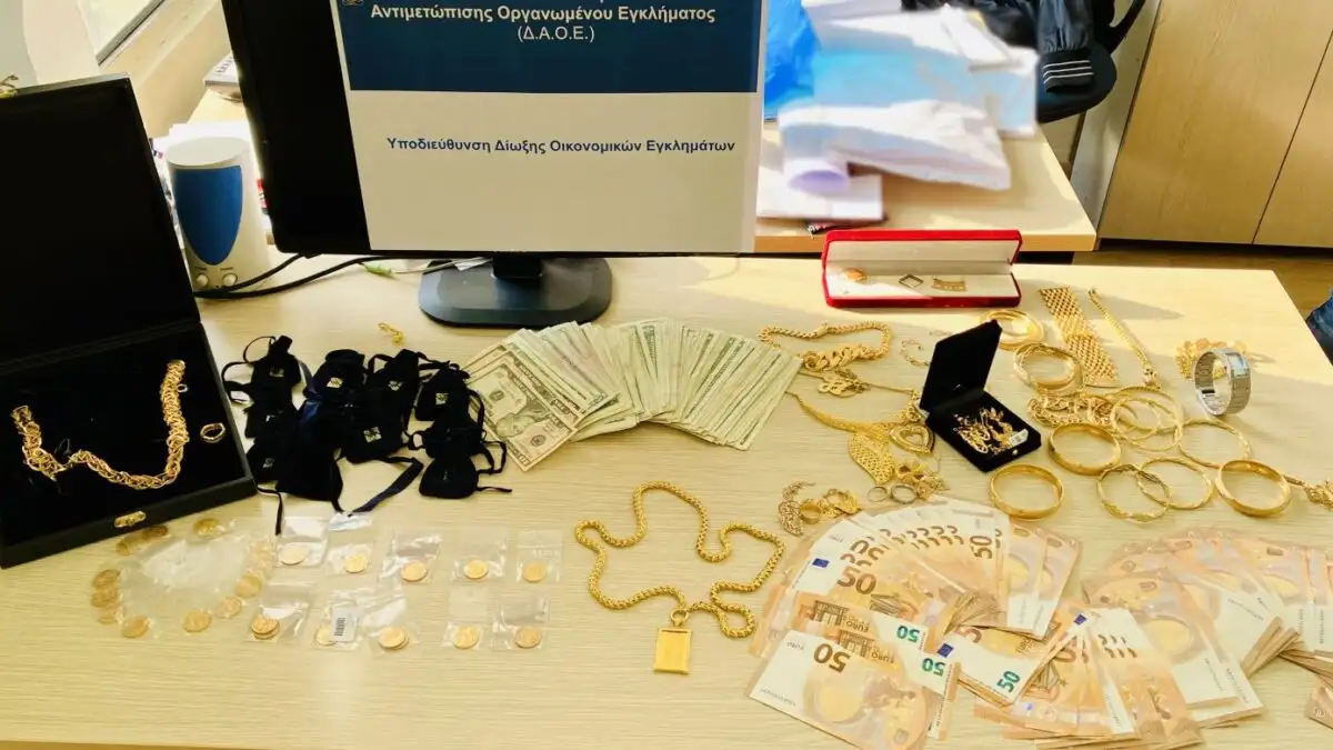 Κύκλωμα «έγδυνε» τον ΕΦΚΑ μέσω εταιρειών παραγωγής ρούχων: Πάνω από 2 εκατ. ευρώ η ζημιά – 6 συλλήψεις