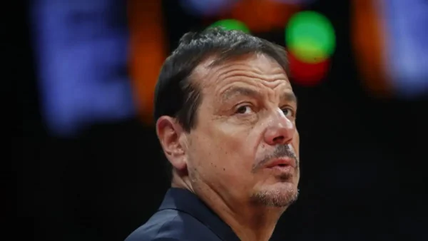 Ξέσπασμα Εργκίν Αταμάν για τις φάσεις με Σλούκα και Βεζένκοφ: «Ελληνορωμαϊκή σε παρκέ»