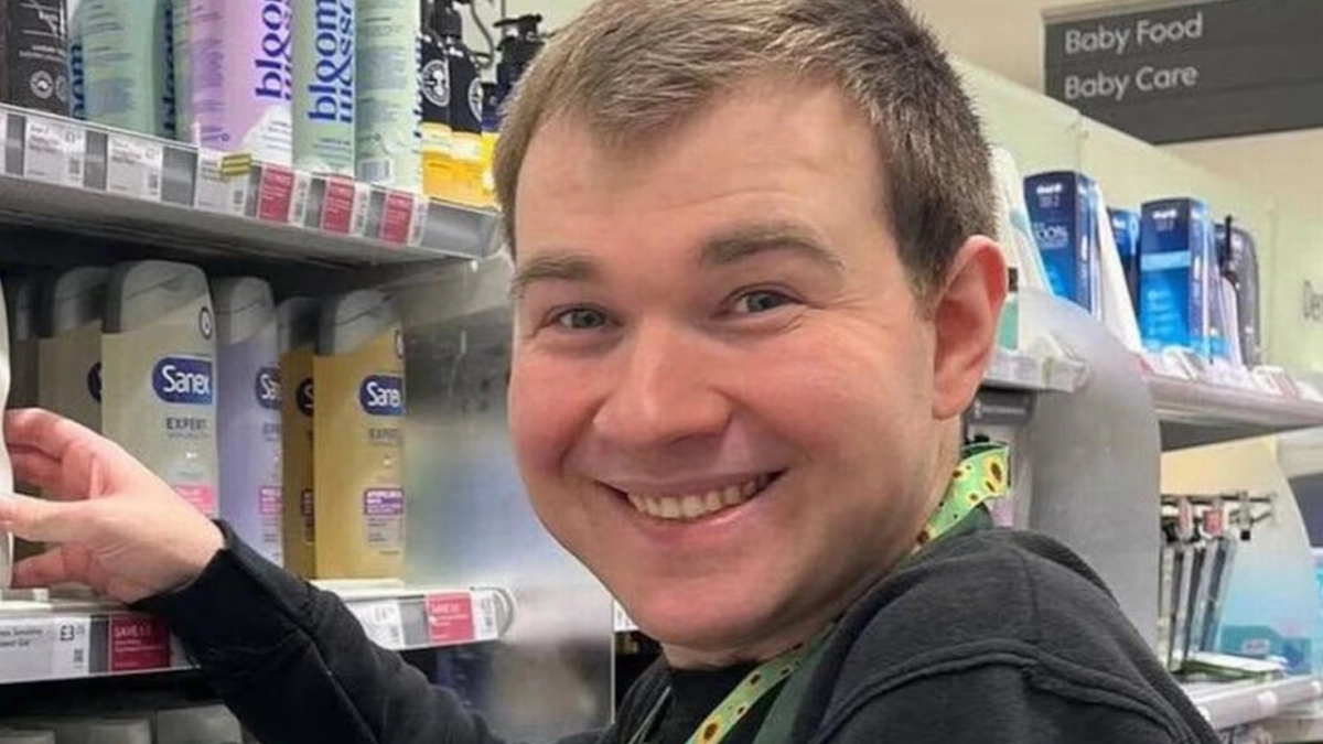 Τέσσερα χρόνια δουλεύει χωρίς μισθό: Η ιστορία του 27χρονου με αυτισμό που ζητά μόνο δικαιοσύνη