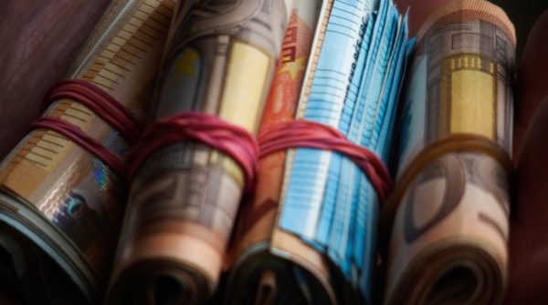 Με ποια κριτήρια θα πληρωθεί το επίδομα των 250 ευρώ - Πότε καταβάλλεται