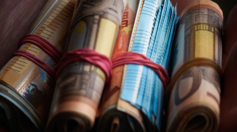 Με ποια κριτήρια θα πληρωθεί το επίδομα των 250 ευρώ - Πότε καταβάλλεται