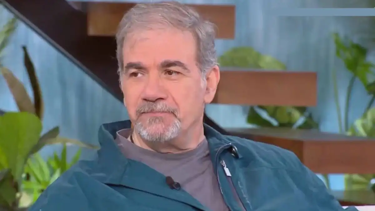 Δημήτρης Σταρόβας: «Στην παράσταση έχουμε προσαρμόσει το πρόβλημα ομιλίας στον ρόλο μου»