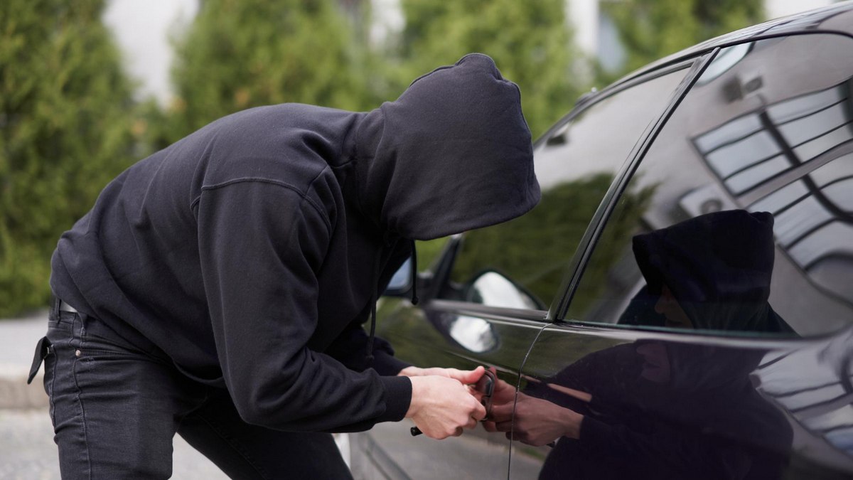 Λαμία: «Δεν έκανα διάρρηξη έψαχνα αναπτήρα»