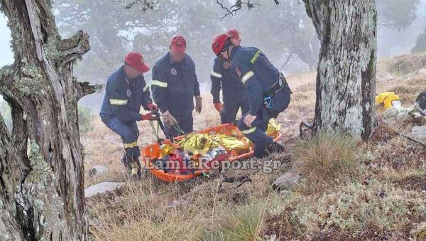 Επιχείρηση διάσωσης κυνηγού από την πυροσβεστική στο όρος Χελιδόνα (ΦΩΤΟ)
