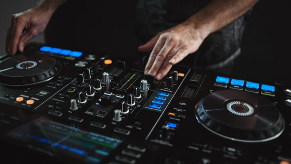 Φθιώτιδα: Έπαιζε στο κατάστημά του τέρμα τη μουσική στις 3:00' τα ξημερώματα