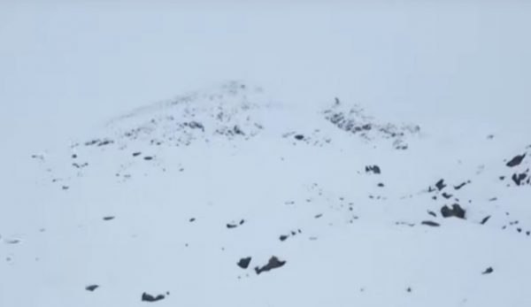 Συνεχίζονται οι διασώσεις στο Έβερεστ για τους εκατοντάδες εγκλωβισμένους μετά τη χιονοθύελλα