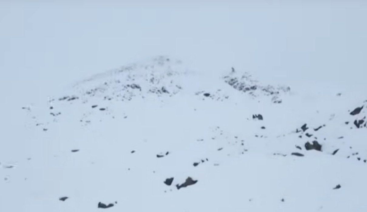 Συνεχίζονται οι διασώσεις στο Έβερεστ για τους εκατοντάδες εγκλωβισμένους μετά τη χιονοθύελλα