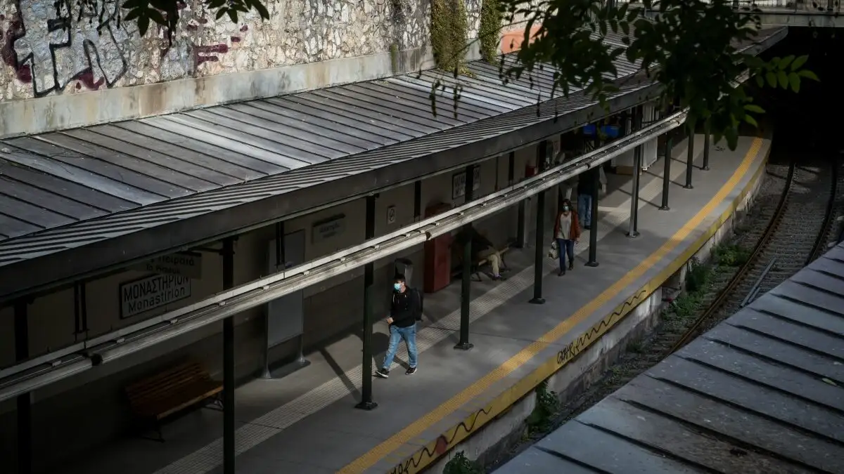 Πρόβλημα στατικότητας στον σταθμό του ηλεκτρικού «Μοναστηράκι»: Εκτεταμένες φθορές στον μεταλλικό σκελετό