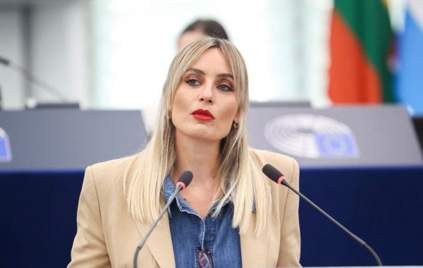 Ελεονώρα Μελέτη από το Στρασβούργο: «Η ισορροπία επαγγελματικής και οικογενειακής ζωής είναι δικαίωμα, όχι πολυτέλεια»